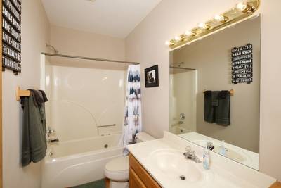 Nestled Inn jetted tub/shower combo