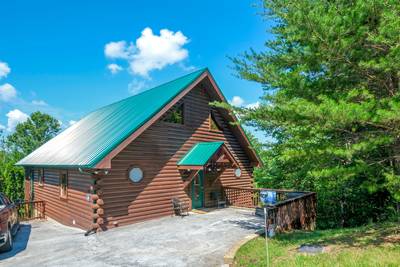 My Pigeon Forge Cabin parking area