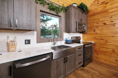 My Pigeon Forge Cabin fully furnished kitchen with granite countertops and stainless steel appliances