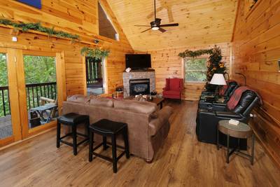 My Pigeon Forge Cabin living room