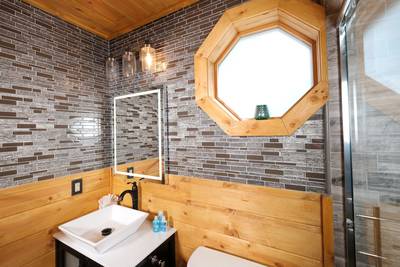 My Pigeon Forge Cabin main level bathroom 2