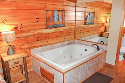 A Beary Good Time bedroom two whirlpool
