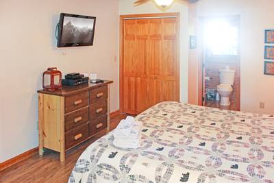 A Beary Good Time bedroom one