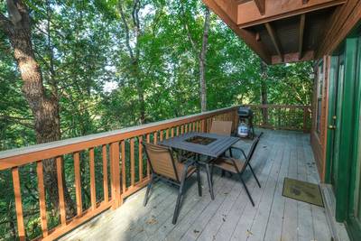 Grandpas Getaway main level wraparound deck with table and chairs