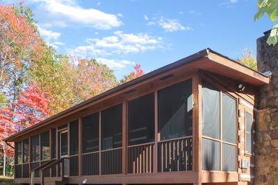 Pleasant View screened in entry deck