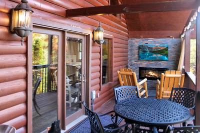 My Pigeon Forge Cabin main level covered back deck