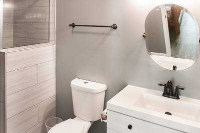 Wolff Lodge bathroom one