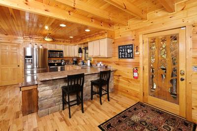 Bearfoots Cozy Cabin fully furnished kitchen