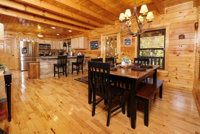 Bearfoots Cozy Cabin dining area and fully furnished kitchen