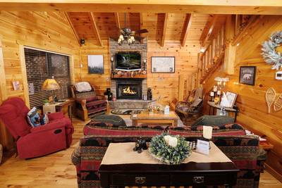 Bearfoots Cozy Cabin living room