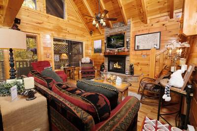 Bearfoots Cozy Cabin living room with 50-inch flat screen TV