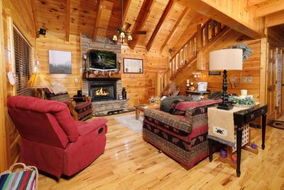 Bearfoots Cozy Cabin living room with recliner