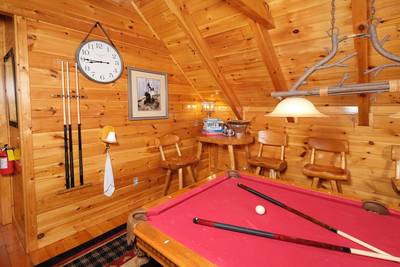 Bearfoots Cozy Cabin upper level loft game room with pool table