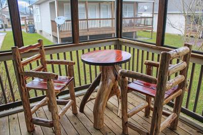 Wolff Lodge screened-in back deck with log furniture