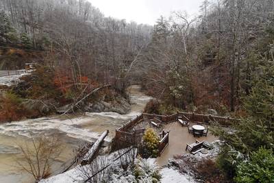 Creekside Lodge creeks with viewing area