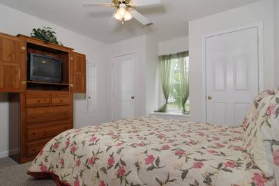 Henderson's Riverside bedroom one with queen size bed