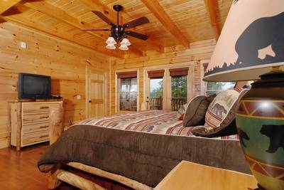 A Cabin of Dreams main level bedroom