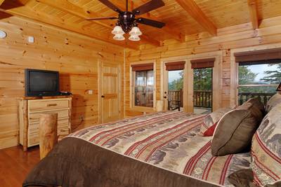 A Cabin of Dreams main level bedroom