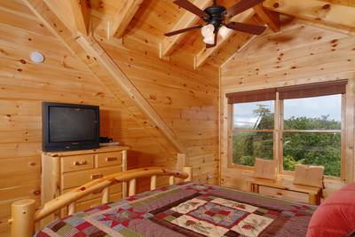 A Cabin of Dreams upper level bedroom