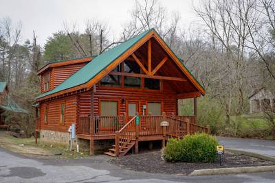 Pigeon Forge Grand Rod Run Convenient Two Bedroom Cabin Rental