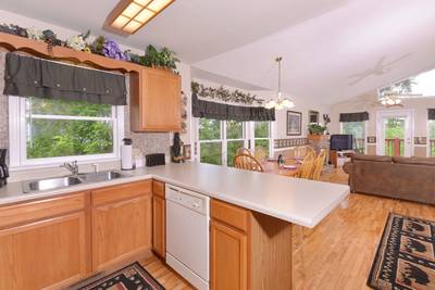 Tennessee Vacation Cabin Rental Fully Equipped Kitchen