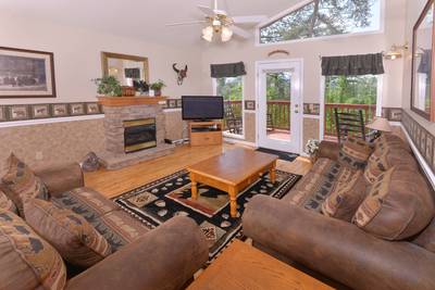 Pigeon Forge Chalet Rental Living Room Area