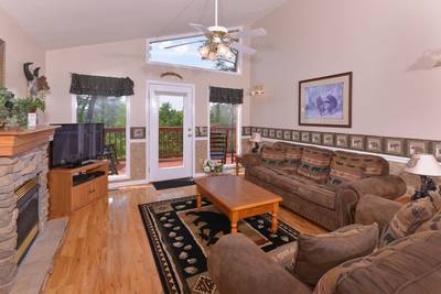 Convenient to the Pigeon Forge Parkway Pigeon Forge Chalet Rental