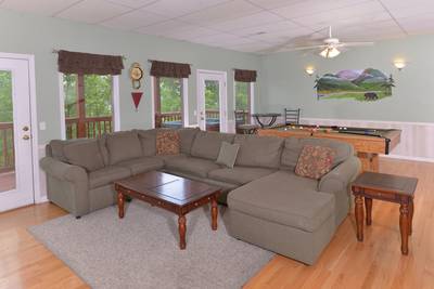 Pigeon Forge Comfortable Gameroom Area