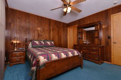 Lakeview bedroom with queen size bed