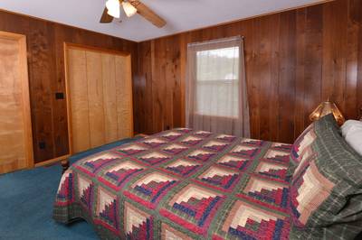 Lakeview bedroom with queen size bed