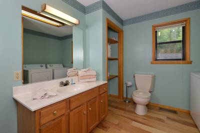 Lakeview bathroom