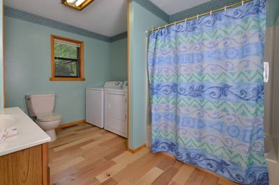 Lakeview bathroom with tub/shower combo
