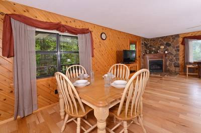 Lakeview dining table