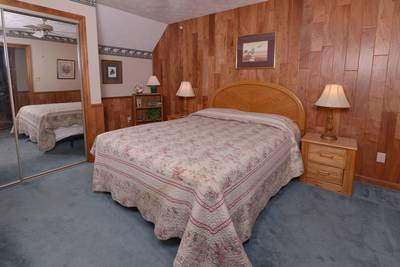 Blackberry Ridge main level bedroom with queen size bed