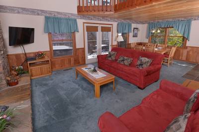 Blackberry Ridge living room and dining area