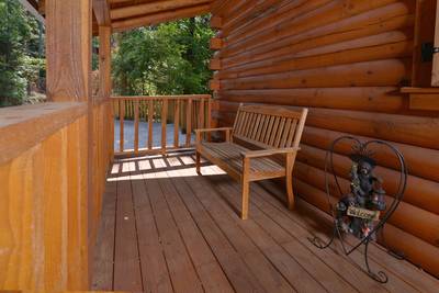 The Cabin at SunRae Ridge covered entry deck