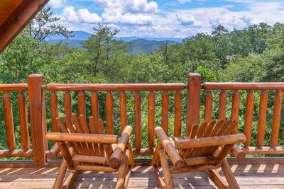 Rainbows End upper level balcony with mountain views