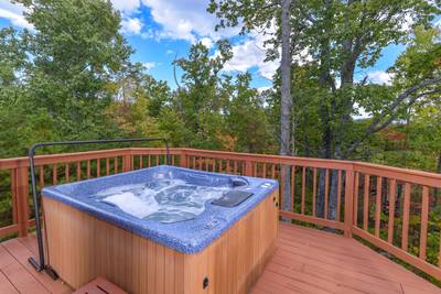 Serenity Ridge back deck with hot tub